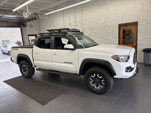 Used 2023 Toyota Tacoma TRD Off-Road AWD/4WD image 1