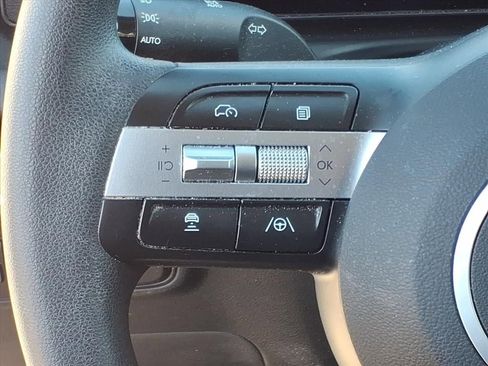 Certified 2025 Hyundai Tucson SE image 18