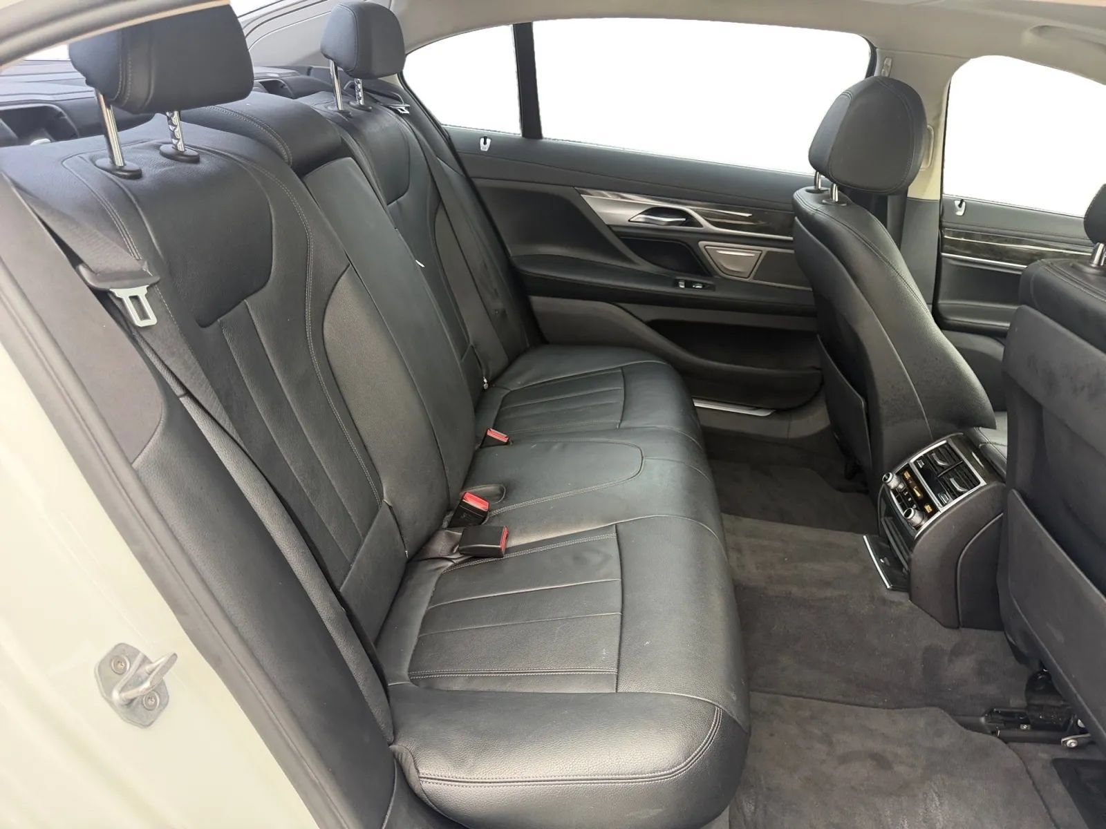 Used 2016 BMW 740i RWD image 17