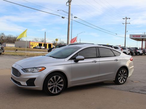 Used 2019 Ford Fusion SE image 10