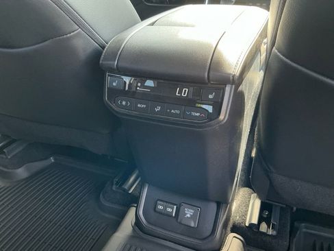 New 2026 Toyota Highlander Platinum AWD/4WD image 20