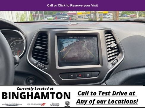 Used 2022 Jeep Cherokee Trailhawk image 12