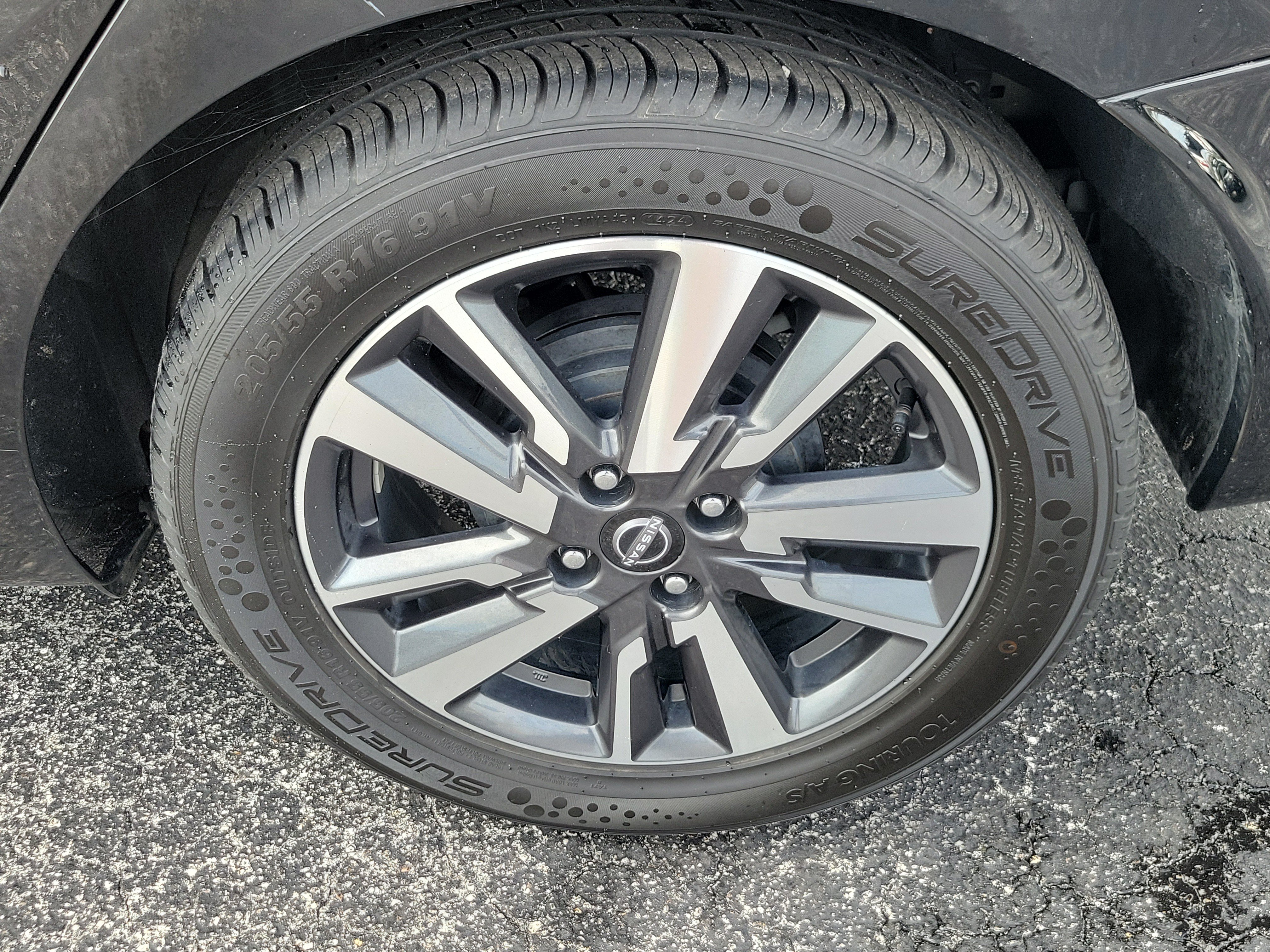 Used 2024 Nissan Versa SV FWD image 6