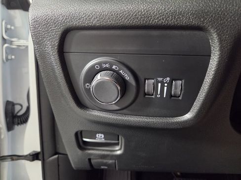 Used 2026 Jeep Grand Cherokee Altitude RWD image 19