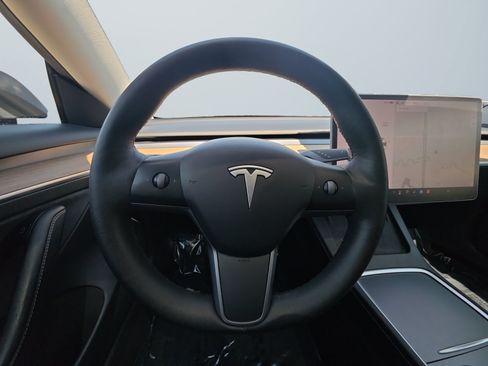 Used 2021 Tesla Model 3 Standard Range Plus RWD image 13