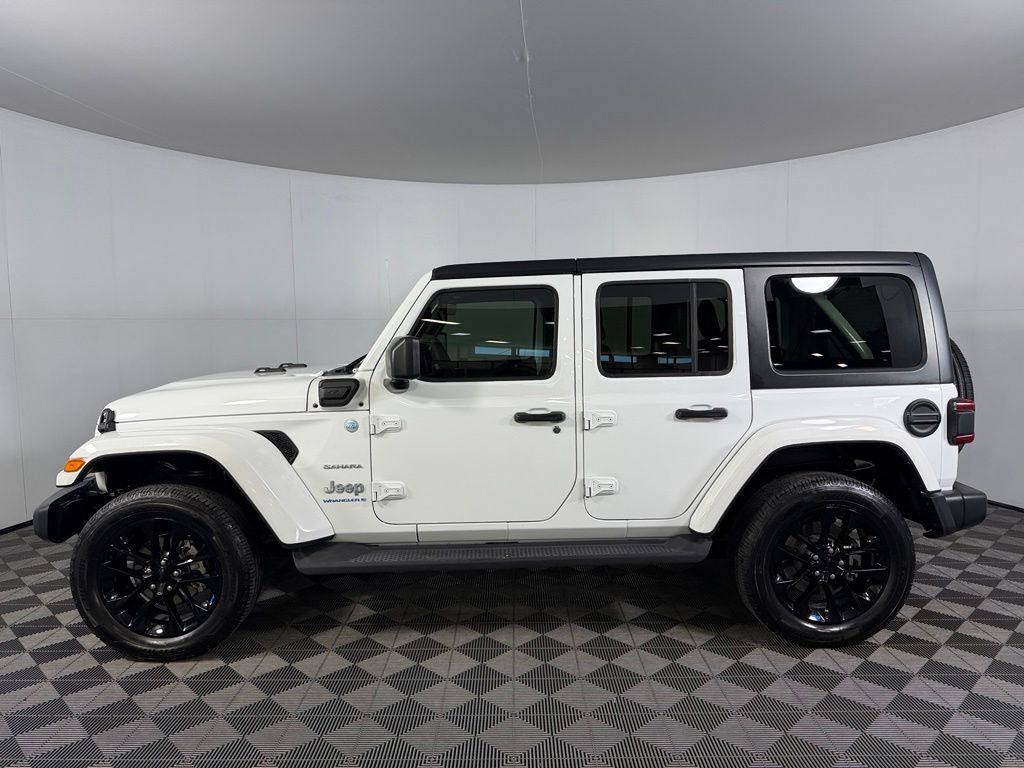 Used 2023 Jeep Wrangler Unlimited Sahara AWD/4WD image 6