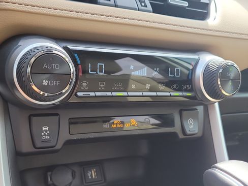 Used 2025 Toyota RAV4 XLE Premium image 27