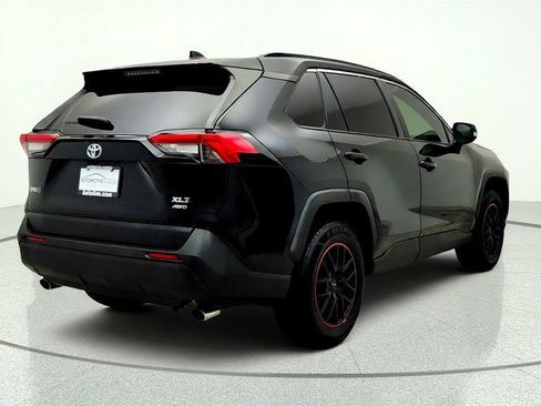 Used 2019 Toyota RAV4 XLE AWD/4WD image 5