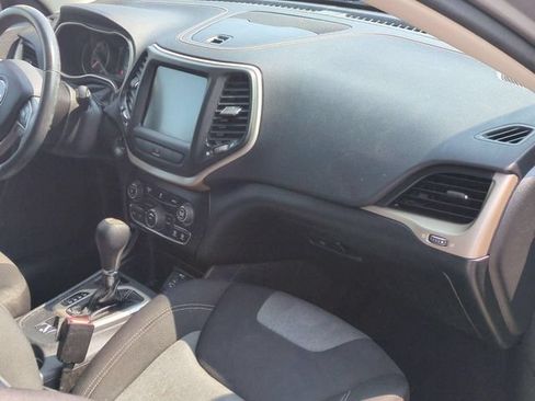 Used 2014 Jeep Cherokee Latitude FWD image 28