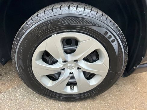 Used 2021 Toyota RAV4 LE AWD/4WD image 31