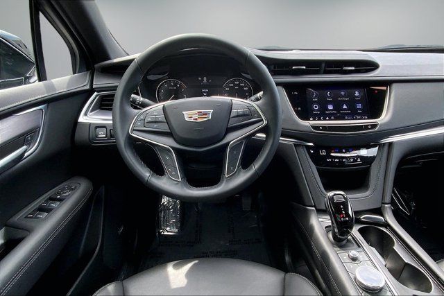 Used 2025 Cadillac XT5 Luxury w/ LPO, Floor Liner Package AWD/4WD image 4