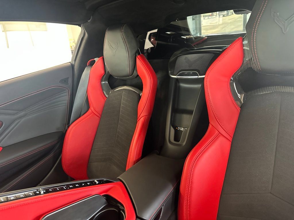 Used 2025 Chevrolet Corvette Z06 RWD image 8