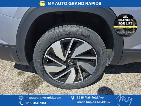 Used 2025 Volkswagen Atlas SE AWD/4WD image 34