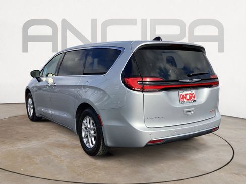 Used 2023 Chrysler Pacifica Touring-L image 12