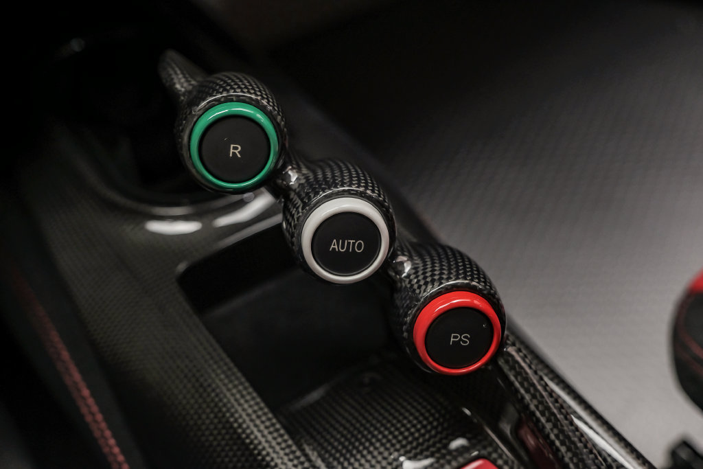 Used 2019 Ferrari 488 Pista Coupe RWD image 21