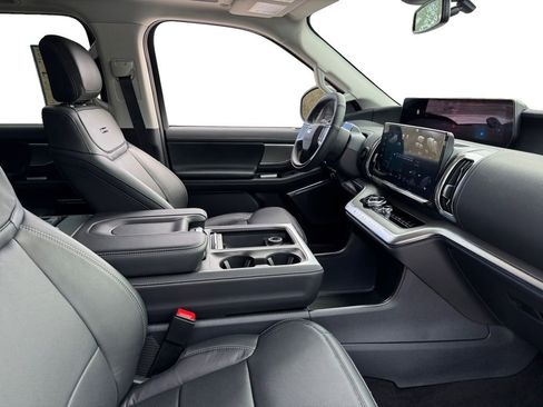 New 2025 Ford Expedition Max Platinum w/ Driver's Package image 18