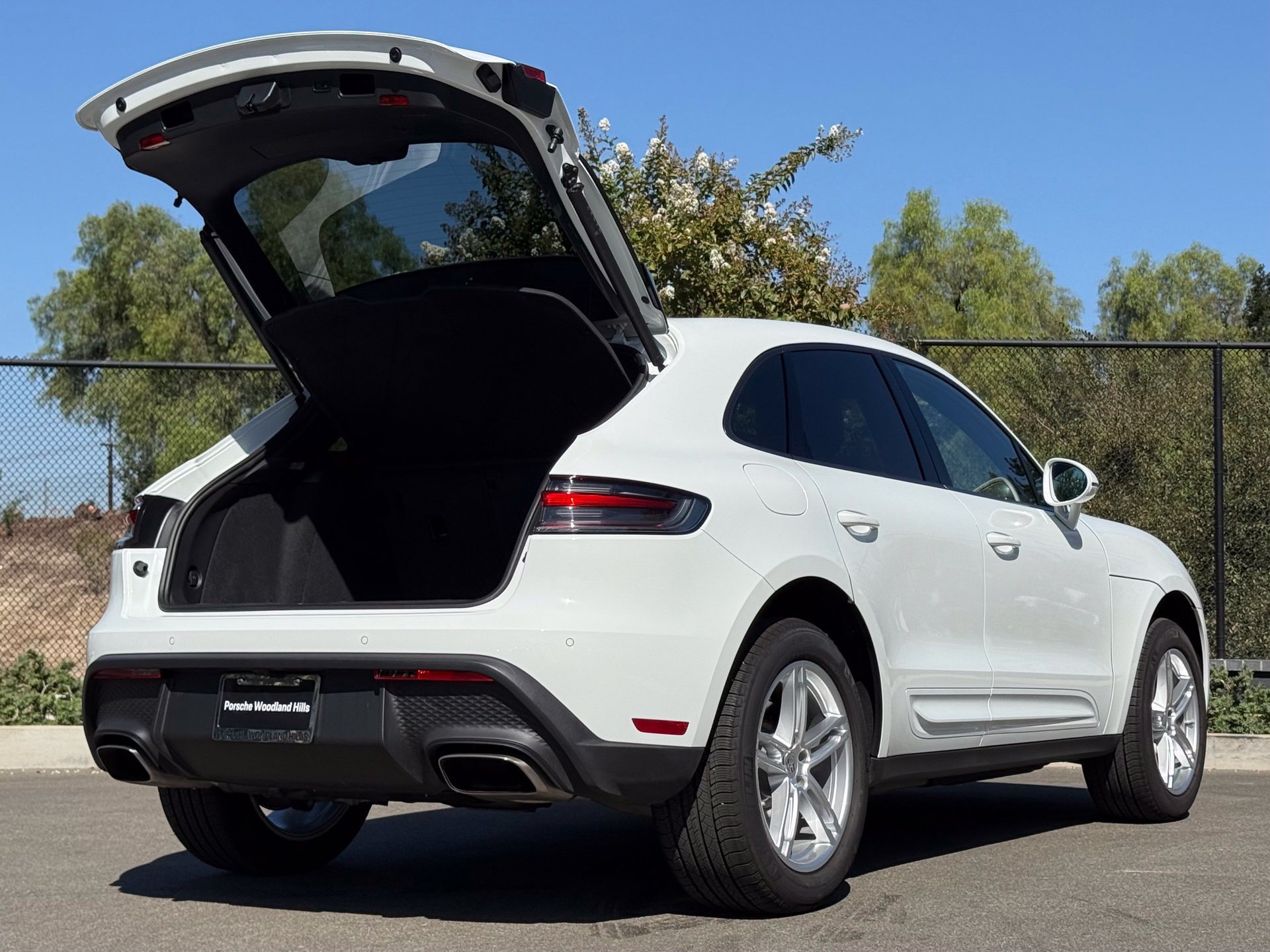 Used 2026 Porsche Macan AWD/4WD image 32