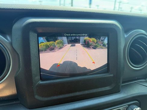 Used 2022 Jeep Wrangler Unlimited Sport AWD/4WD image 16