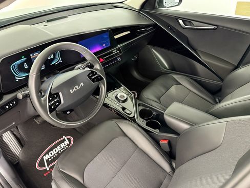 Used 2023 Kia Niro EX w/ EX Cold Weather Package FWD image 15