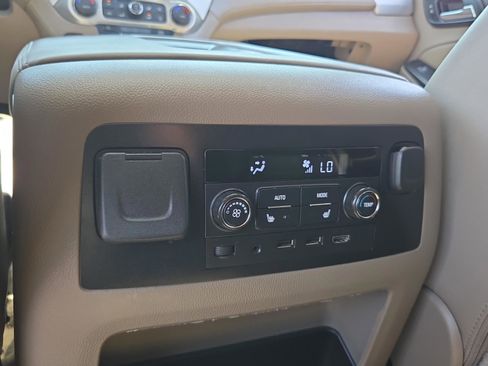 Used 2020 GMC Yukon XL SLT w/ Premium Edition image 14