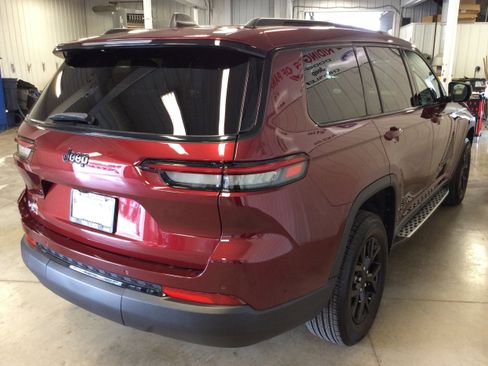 Used 2024 Jeep Grand Cherokee L Laredo image 7