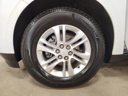 Used 2018 Buick Enclave Essence image 10