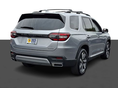 Certified 2023 Honda Pilot Touring image 7
