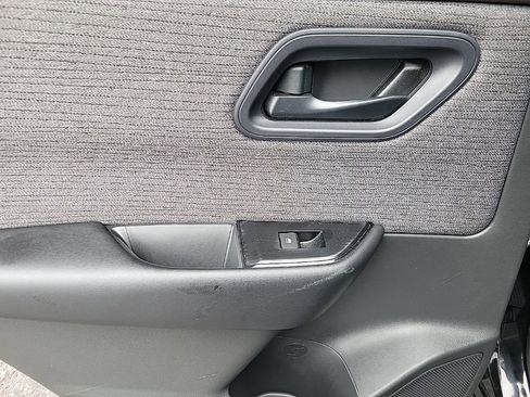 Used 2023 Nissan Rogue S image 16