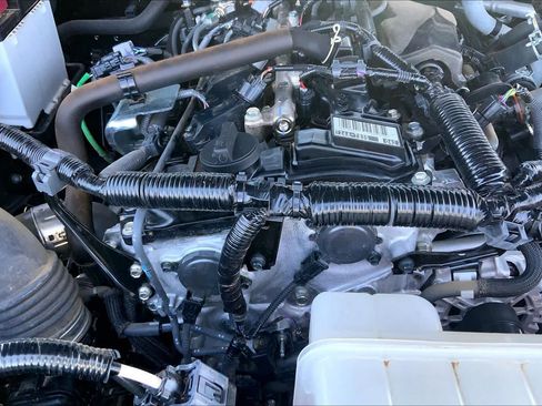 Used 2025 Toyota Tacoma SR5 RWD image 33