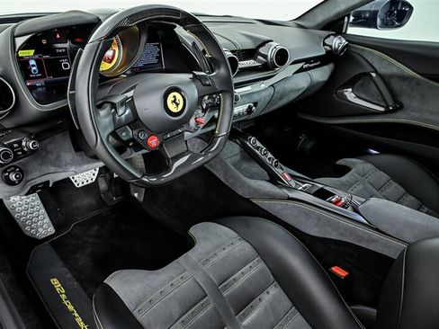 Used 2020 Ferrari 812 Superfast RWD image 19