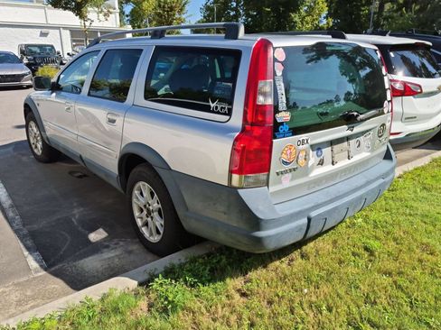 Used 2004 Volvo XC70 AWD/4WD image 4