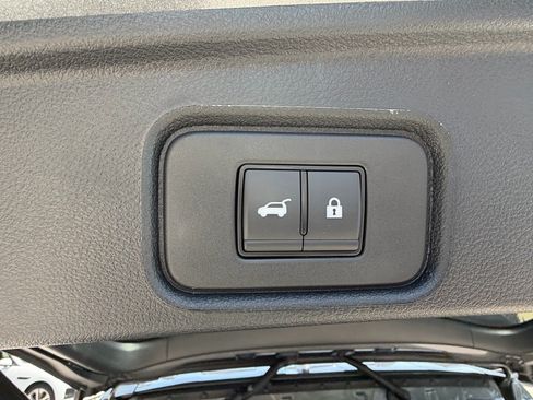 Certified 2025 Nissan Pathfinder SV w/ SV Premium Package FWD image 16