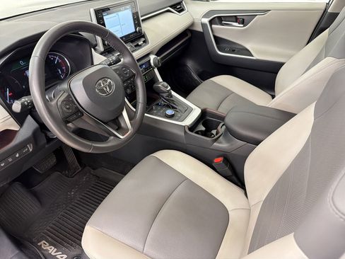 Used 2020 Toyota RAV4 Limited AWD/4WD image 4