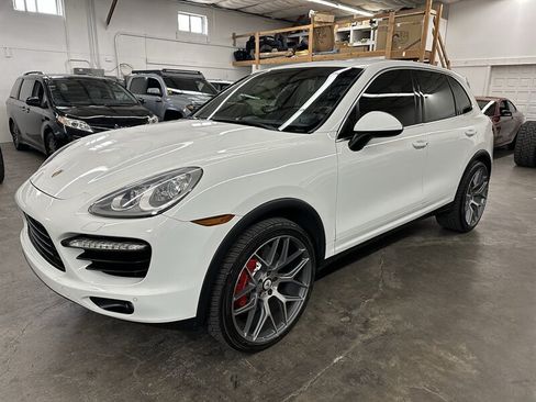 Used 2014 Porsche Cayenne Turbo AWD/4WD image 6