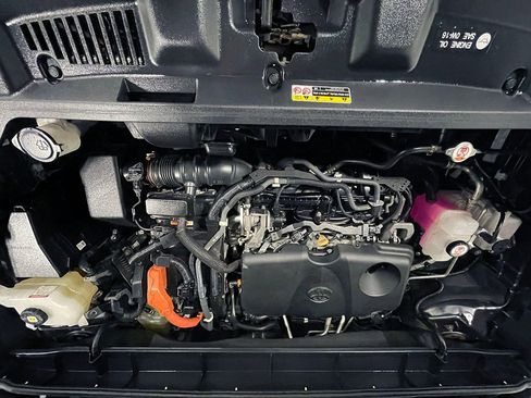 Used 2021 Toyota Highlander XLE image 40