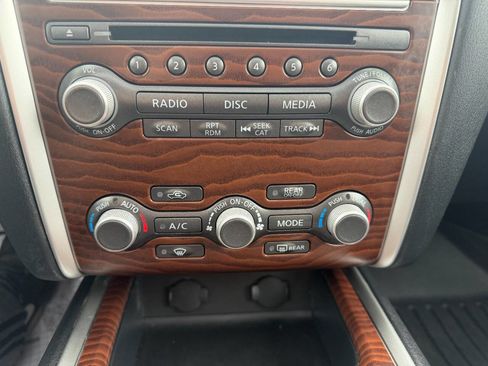 Used 2017 Nissan Pathfinder Platinum w/ Family Entertainment Package image 27