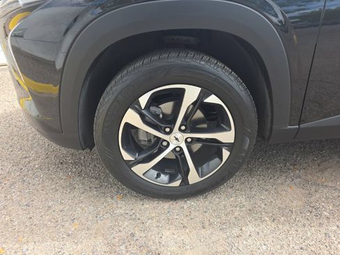 Certified 2025 Chevrolet Trax RS w/ Sunroof Package FWD image 2