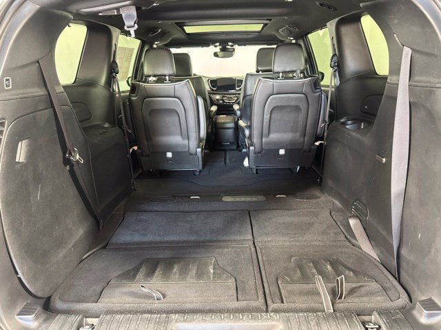 Used 2025 Chrysler Pacifica Limited FWD image 21