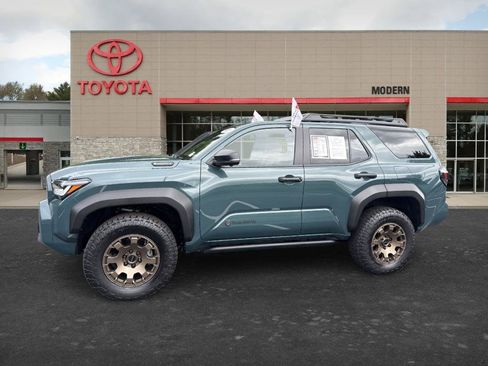 Certified 2025 Toyota 4Runner Trailhunter AWD/4WD image 3