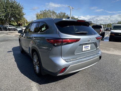 Used 2021 Toyota Highlander Platinum image 8