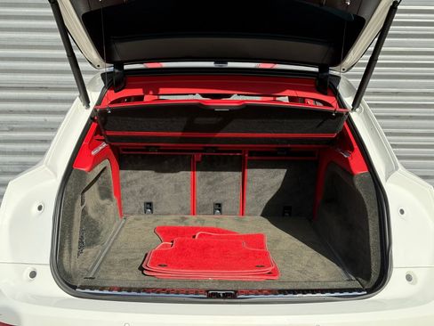 Used 2022 Bentley Bentayga image 40