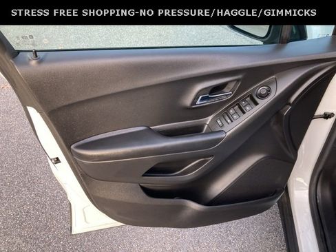 Used 2021 Chevrolet Trax LT w/ Redline Edition image 14