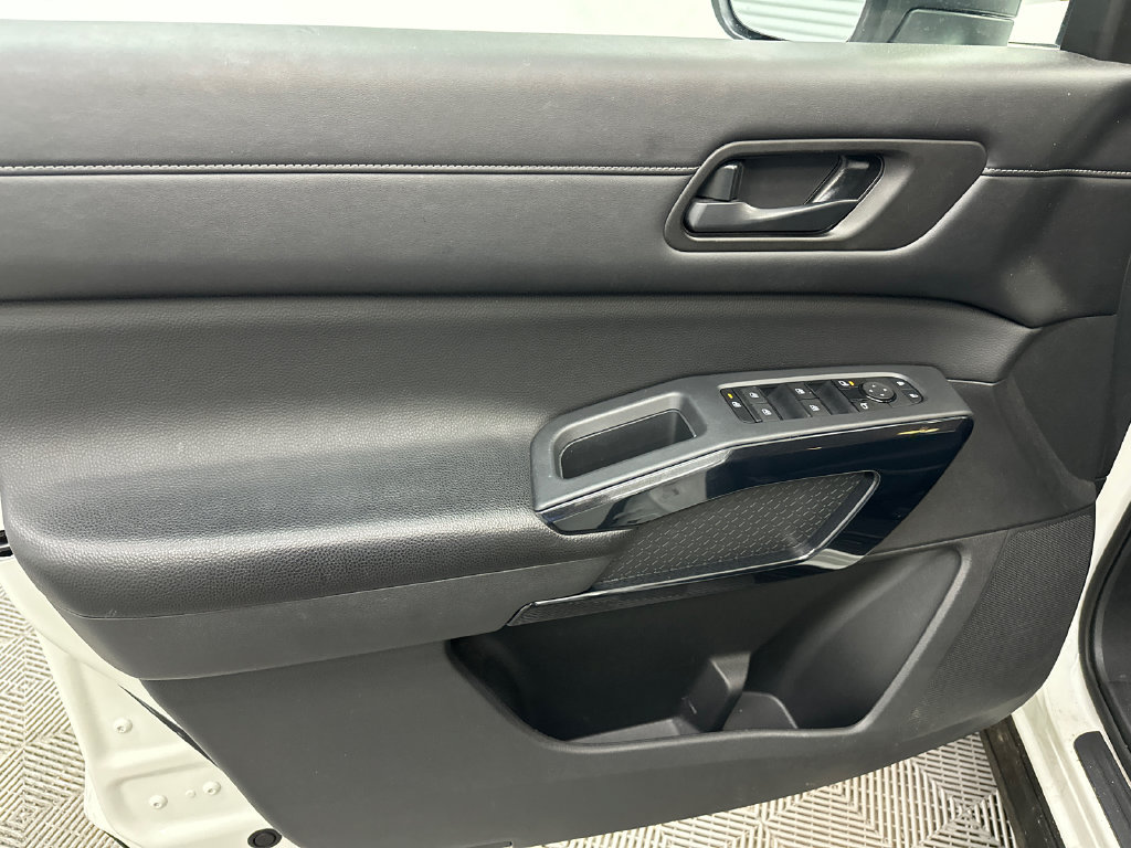 Used 2024 Nissan Pathfinder SV AWD/4WD image 11