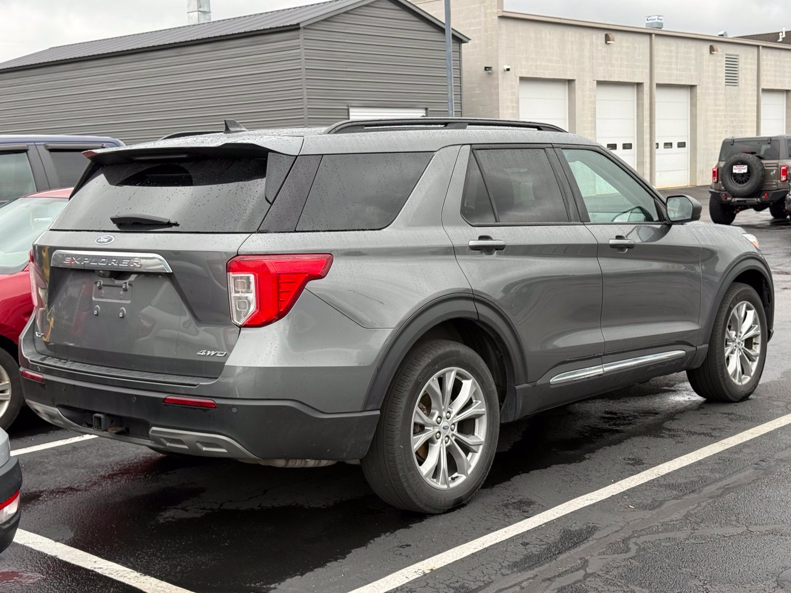 Used 2023 Ford Explorer XLT w/ Equipment Group 202A AWD/4WD image 4