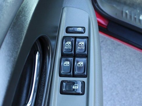 Used 2004 GMC Envoy XUV SLE w/ 1SB Preferred Equipment Group image 11