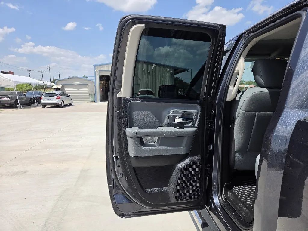 Used 2015 RAM 1500 Classic SLT RWD image 15