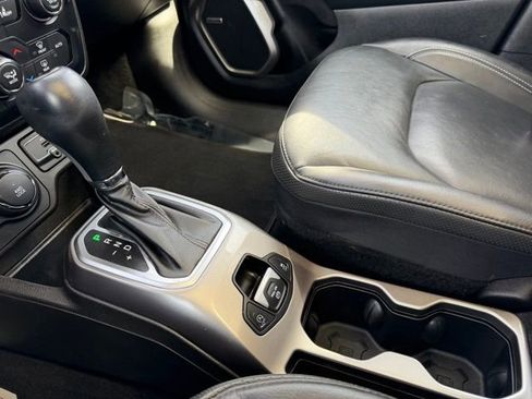 Used 2021 Jeep Renegade Limited w/ Sun & Sound Group image 27