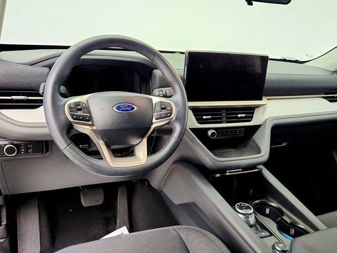 Used 2025 Ford Explorer Active AWD/4WD image 12