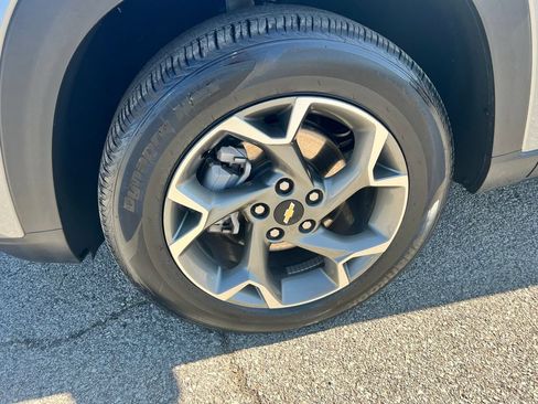 Used 2025 Chevrolet Trax LT w/ LT Convenience Package FWD image 14