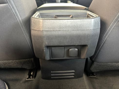 Certified 2025 Toyota Tacoma SR5 image 33